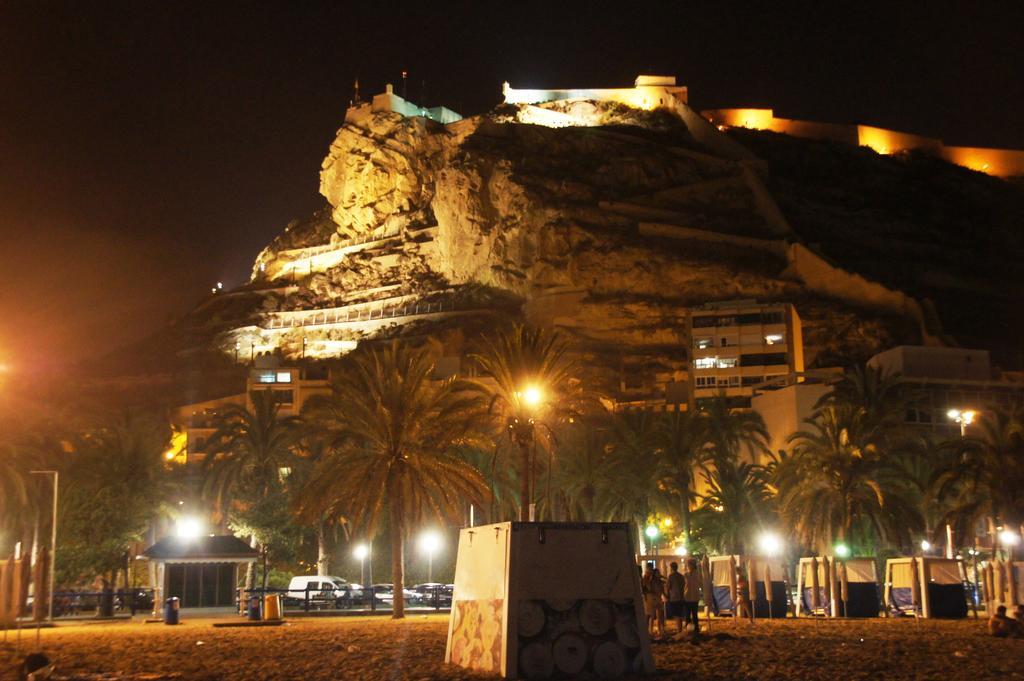 Alicante Apartments Oda fotoğraf